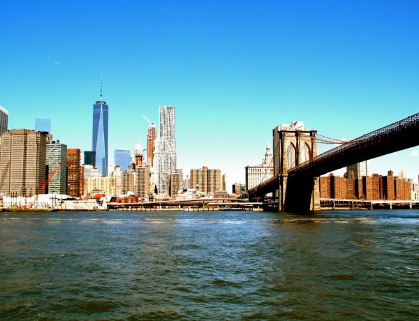 Die Brooklyn Bridge in New York City.
