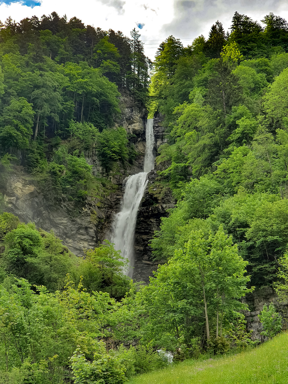 Diesbach, Berglistüber en Däuben: drie watervallen op de Klausenpas