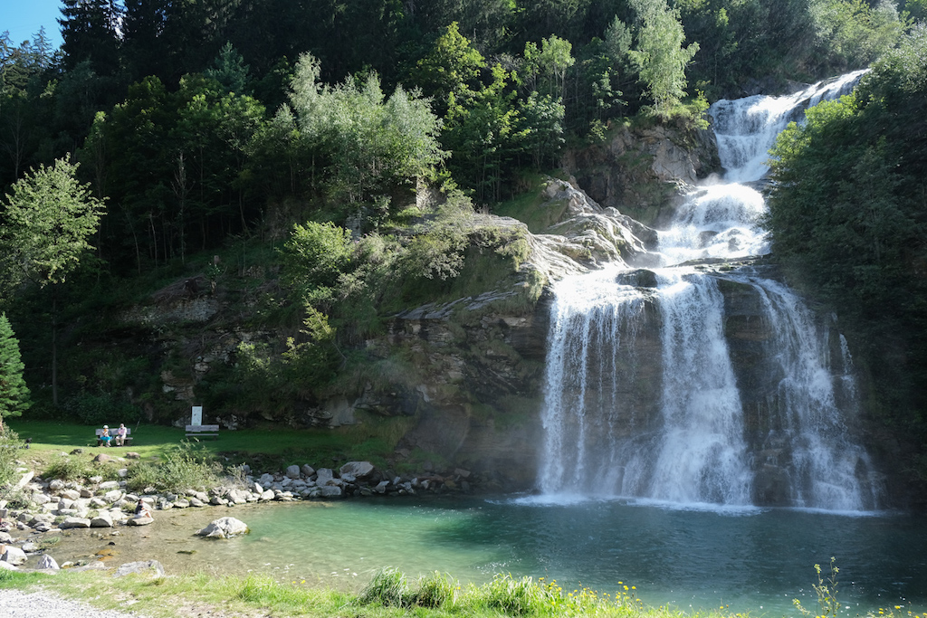 Wandeling naar de Piumogna-watervallen in Ticino